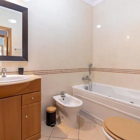 2 Bedroom Located Near The Beach Carvoeiro (Lagoa)