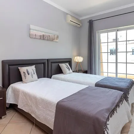 Apartament 2 Bedroom Located Near The Beach *