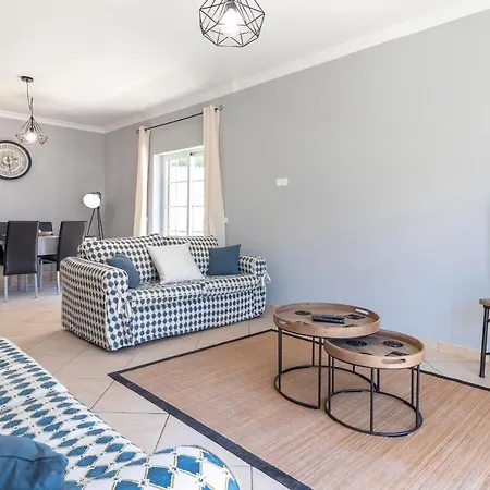 Apartament 2 Bedroom Located Near The Beach